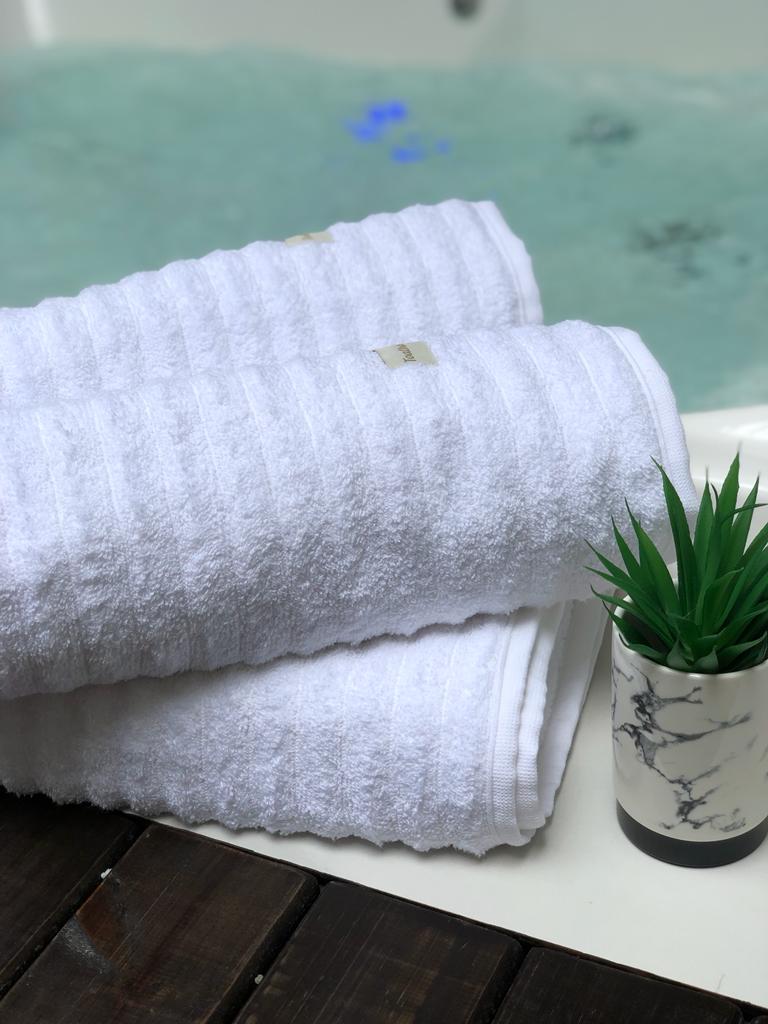 Toalha de Banho Gramatura 500g/m² kit com 3 Coleção Wave Algodão Penteado Extra Macio