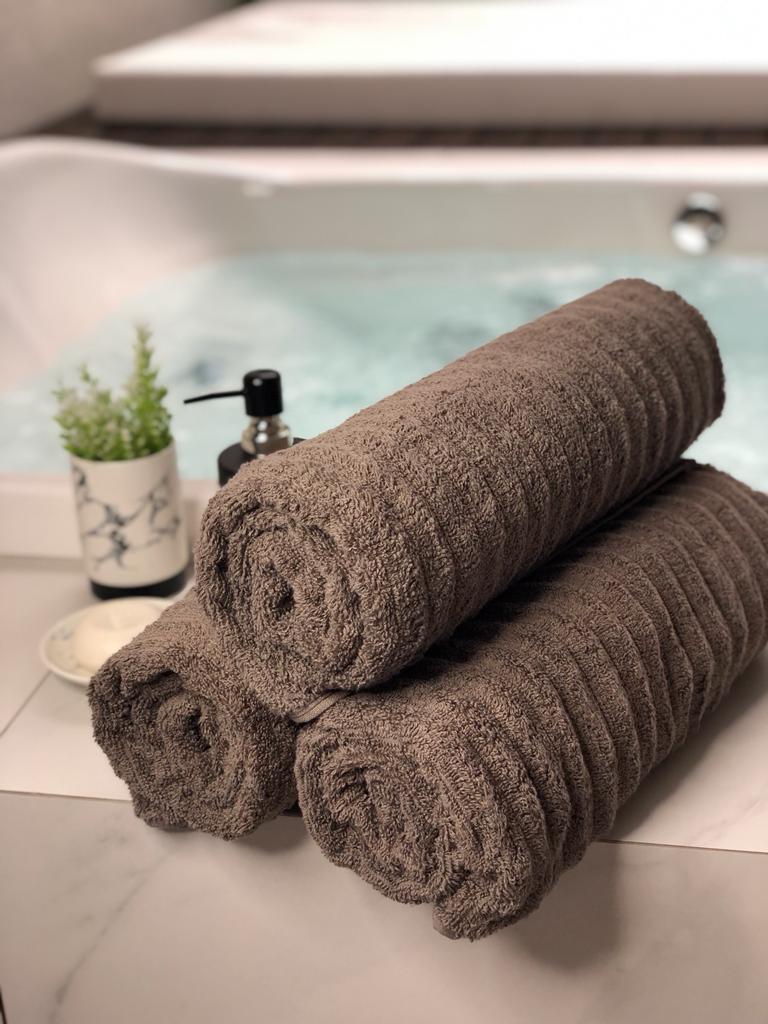 Toalha de Banho Gramatura 500g/m² kit com 3 Coleção Wave Algodão Penteado Extra Macio